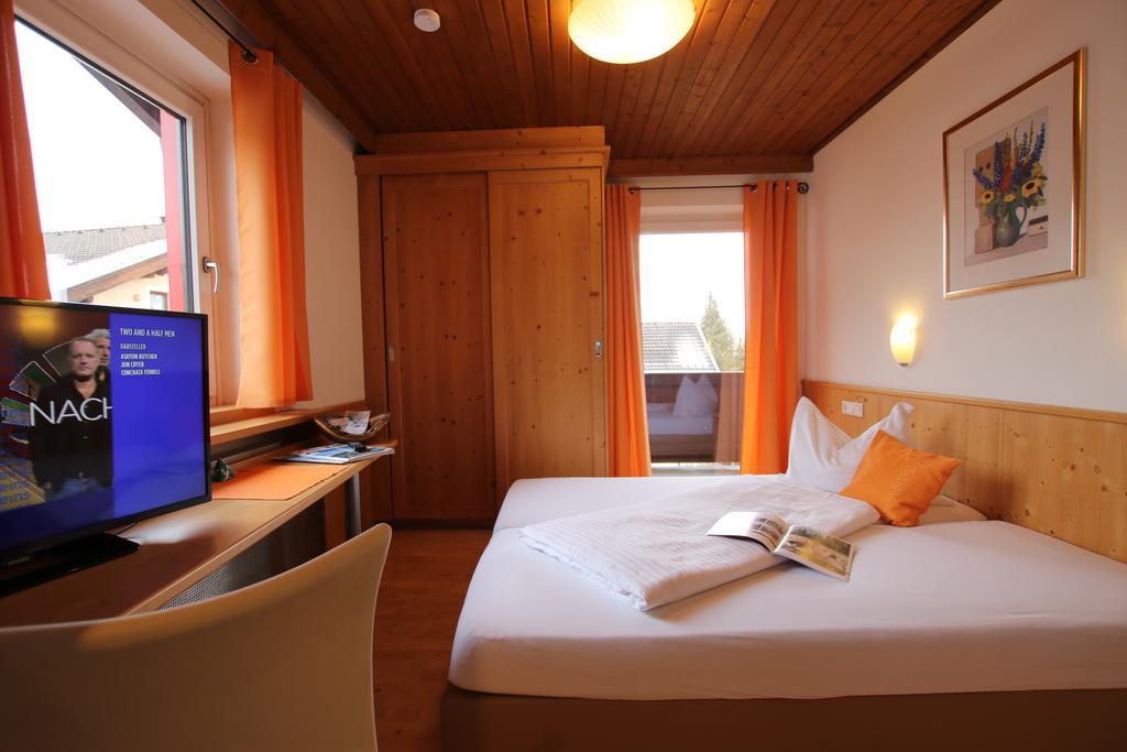 Hotel Gasthof Eschbacher Piesendorf Eksteriør billede
